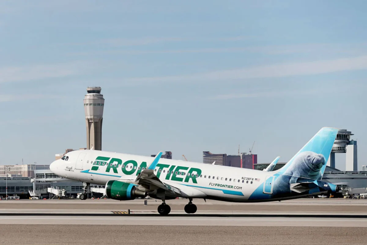 Frontier-Airlines-jet-landing-in-Las-Vegas