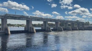 Caloosahatchee River lock closures